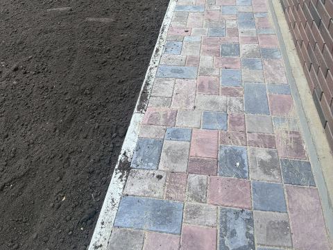 Устройство дорожек и отмостки из мелкоформатной брусчатки