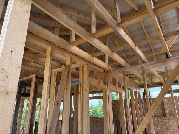 Обшивка OSB и монтаж кровли из металлочерепицы на каркасном доме — наружные работы по каркасной технологии